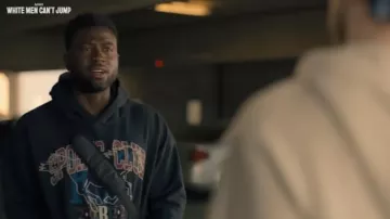 Sudadera con capucha usada por Kamal (Sinqua Walls) como se ve en White Men Can't Jump