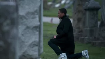 Nike Air Jordan 1 Baskets portées par Tariq St. Patrick (Michael Rainey Jr.) comme on le voit dans Power Book II: Ghost (S03E06)