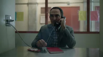 Chemise à carreaux portée par Lon O’Neil (Patrick Fischler) vue dans Barry (S04E03)