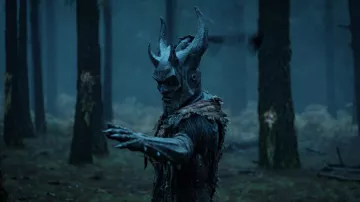 Casque de masque de corne porté par Paul Schröder vu dans Der Greif (saison 1)