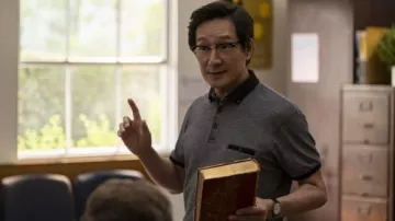 Polo porté par Freddy Wong (Jonathan Ke Quan) vu dans American Born Chinese (saison 1)