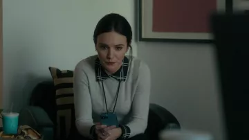 Chemise à carreaux noire portée par Max Parnes (Tyner Rushing) comme on le voit dans The Last Thing He Told Me (S01E03)