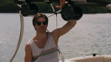 Débardeur rayé porté par Liam Smith (Marc Herrmann) dans Love on the Reef