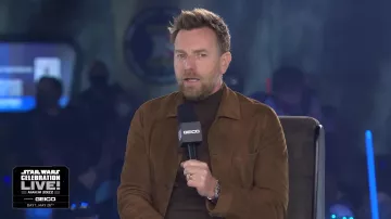 Chaqueta de gamuza marrón usada por Ewan McGregor en SWCA 2022 | ¡Celebración de Star Wars en vivo!