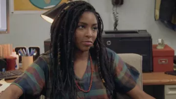 Camisa colorida usada por Miss Fine (Jessica Williams) en la película Booksmart
