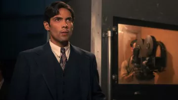 Tie worn by Manny Torres (Diego Calva) in Babylon movie