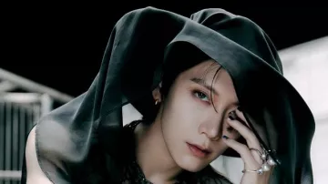 Black Brimmed Hat with Black Veil porté par Ten dans son clip 'Birthday'