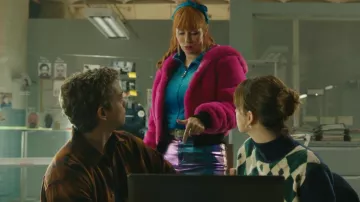 The pink jacket with wide hood worn by Morgane Alvaro (Audrey Fleurot) in the series HPI (Season 3 Episode 5)
