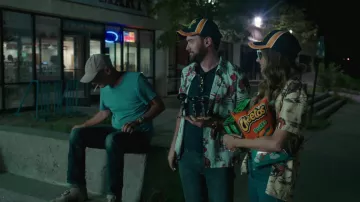 Chemise imprimée portée par Elaine (Shailene Woodley) vue dans Robots