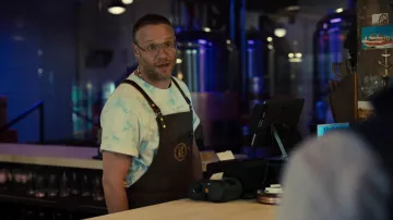 T-shirt cravate et teinture porté par Will (Seth Rogen) vu dans la série télévisée platonique (S01E03)