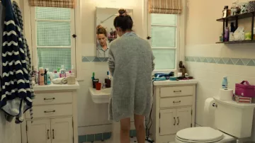Long wool cardigan worn by Sylvia (Rose Byrne) as seen in Platonic (S01E02)