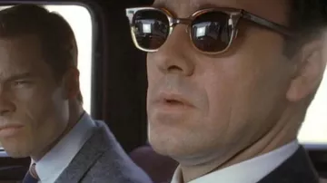 Lunettes de soleil portées par Jack Vincennes (Kevin Spacey) dans L.A. Garde-robe de film confidentielle