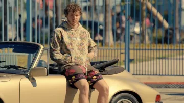 Pleasures Floral Hoodie porté par Jeremy (Jack Harlow) dans le film White Men Can’t Jump