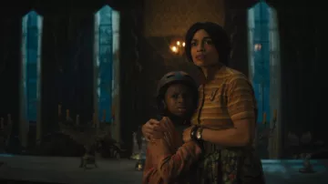 Top a rayas usado por Gabbie (Rosario Dawson) como se ve en la película Haunted Mansion