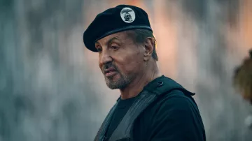 Chapeau de béret militaire porté par Barney Ross (Sylvester Stallone) comme on le voit dans les tenues du film Expend4bles