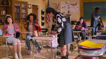 Nike Air Jordan 1 Baskets portées par Fabiola Torres (Lee Rodriguez) vues dans Never Have I Ever (S04E01)