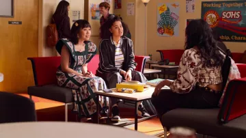 Robe longue imprimée portée par Eleanor Wong (Ramona Young) vue dans Never Have I Ever (S04E02)