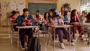 Sac à dos de Ben Gross (Jaren Lewison) vu dans Never Have I Ever (S04E03)