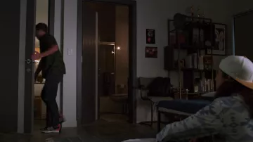 Baskets New Balance portées par Ben Gross (Jaren Lewison) comme on le voit dans Never Have I Ever (saison 4 épisode 8)