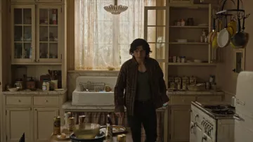 Sur-chemise à carreaux porté par Danny Sullivan (Tom Holland) dans la garde-robe de la série télévisée The Crowded Room (saison 1 épisode 2)