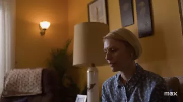 Chemise bleue à imprimé floral portée par Sam (Claire Danes) comme on le voit dans la série télévisée Full Circle (saison 1)
