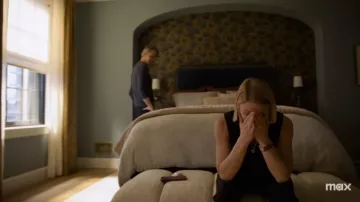 Montre marron portée par Sam (Claire Danes) vue dans la série télévisée Full Circle (saison 1)