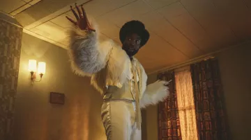 Fur jacket and white suit worn by Gaap (Paapa Essiedu) as seen in Black Mirror (S06E05)