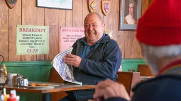 Veste polaire zippée portée par Dave (Mark Addy) dans la série télévisée The Full Monty (saison 1)