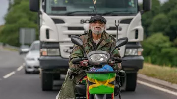 Veste militaire portée par le cheval épisodes inconnus (Paul Barber) comme vu dans The Full Monty (saison 1)