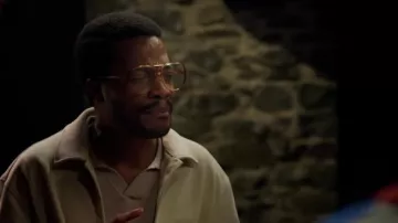 Gafas de gran tamaño usadas por Clifton (Jermaine Fowler) como se ve en el vestuario de la película The Blackening