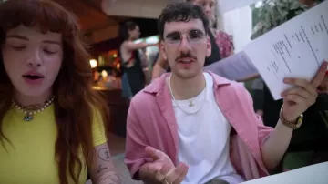 La chemise rose portée par Raska dans la vidéo YouTube Seul contre 30.000 personnes à cause de @lujipeka5196 ! ????