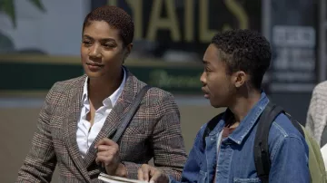 Blazer à carreaux porté par Beth Campbell (Tiffany Haddish) comme on le voit dans le film Paysage avec la main invisible
