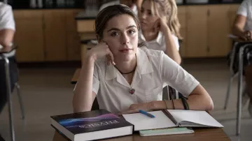 Chain Heart pendant Necklace worn by Bea Johnson (Kiernan Shipka) as seen in Wildflower