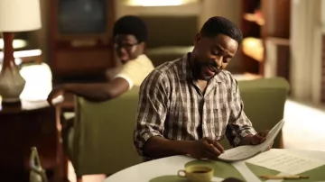 Chemise à carreaux portée par Bill Williams (Dulé Hill) comme on le voit dans la série télévisée The Wonder Years (saison 2 épisode 1)