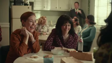 Haut à carreaux orange porté par Jennifer (Carly Nykanen) dans la garde-robe de la série télévisée The Wonder Years (S02E02)