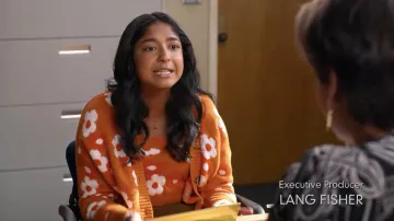Orange and white flowers cardigan and top set worn by Devi Vishwakumar (Maitreyi Ramakrishnan) in Never Have I Ever (Season 4 Episode 8)