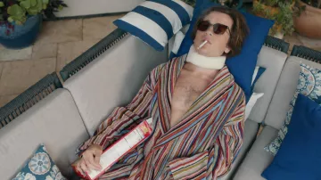 Gafas de sol usadas por Gideon Gemstone (Skyler Gisondo) como se ve en el vestuario del programa de televisión The Righteous Gemstones (S03E02)