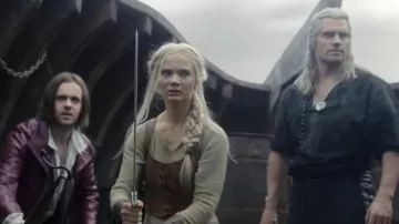 Gilet en cuir marron porté par Ciri (Freya Allan) comme on le voit dans The Witcher (saison 3)