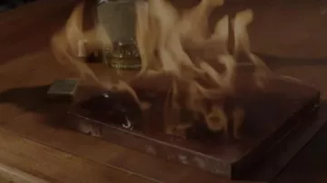 Briquet Zippo doré utilisé par Indiana Jones (Harrison Ford) comme on le voit dans le film Indiana Jones et le cadran du destin