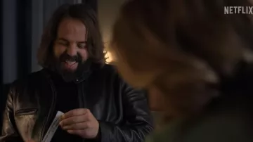 Chaqueta de cuero usada por Dennis 'Cisco' Wojciechowski (Angus Sampson) como se ve en The Lincoln Lawyer (Temporada 2)