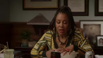Collier porté par le Dr Nya Wallace (Karen Pittman) comme on le voit dans And Just Like That... (S02E01)