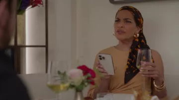 Boucles d’oreilles en or portées par Seema Patel (Sarita Choudhury) comme on le voit dans And Just Like That... Armoire (S02E03)