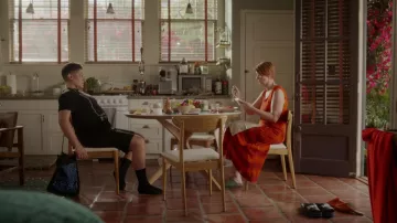 Diapositives blanc cassé de Che Diaz (Sara Ramirez) comme on le voit dans Et juste comme ça... (S02E03)
