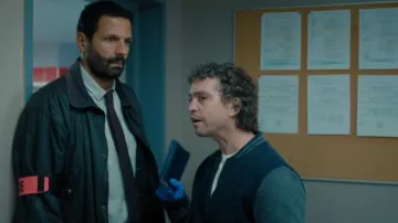 The jacket worn by Gilles Vandraud (Bruno Sanches) in the HPI series: High Intellectual Potential (S01E06)