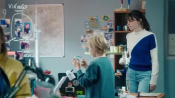 The two-tone blue and white sweater worn by Daphné Forestier (Bérangère McNeese) in the HPI series: High Intellectual Potential (S01E06)