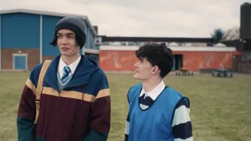 La veste portée par Tao Xu (William Gao) dans Heartstopper (S01E02)