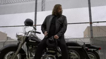 Harley-Davidson Motorcycle used by Dennis 'Cisco' Wojciechowski (Angus Sampson) as seen in The Lincoln Lawyer TV series (S02E01)