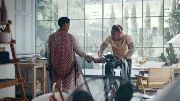 Printed dressing gown worn by Marsha Nelson-Smith (Christine Adams) as seen in Hijack TV show (S01E01)