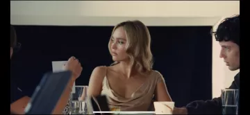 Top/robe porté par Jocelyn Lily-Rose Depp dans The Idol