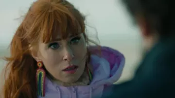 Les boucles d'oreilles arc en ciel portées par Morgane Alvaro (Audrey Fleurot) dans la série HPI : Haut Potentiel Intellectuel (S02E08)
